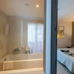 Boston 3* ستريزا